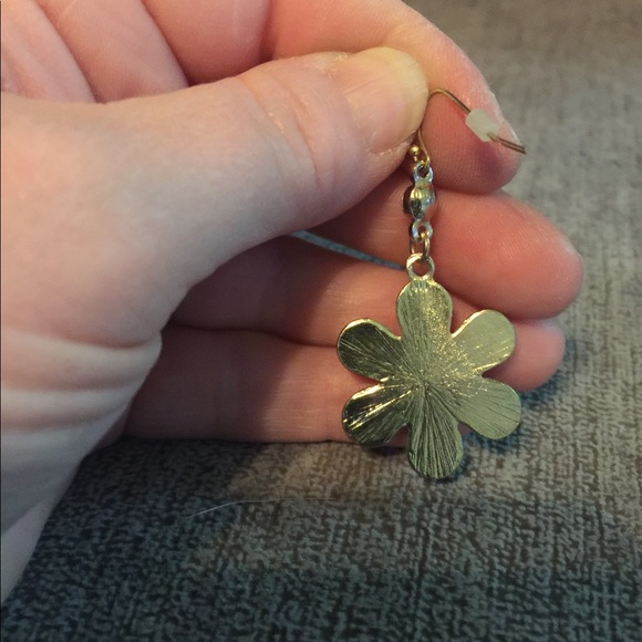 Earrings - Picture 7 of 8